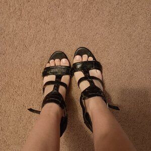 Women's Dana Buchman Black Leather Kitten Heels